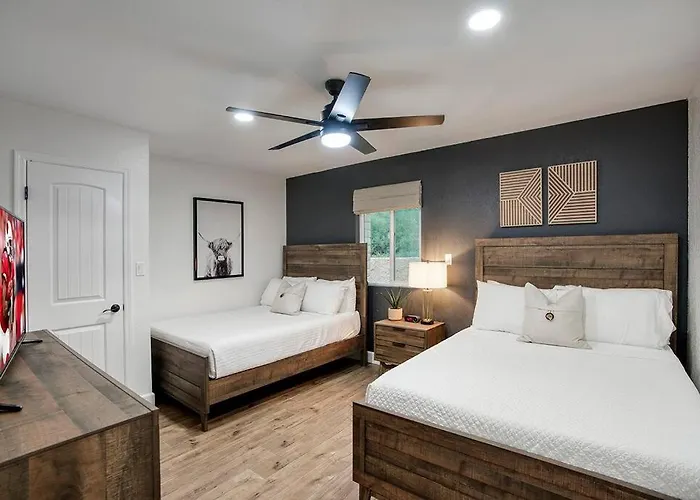 Scenic Four Peaks Vistas Private Pool & Hot Tub Holiday home *