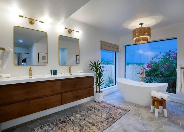 Scenic Four Peaks Vistas Private Pool & Hot Tub